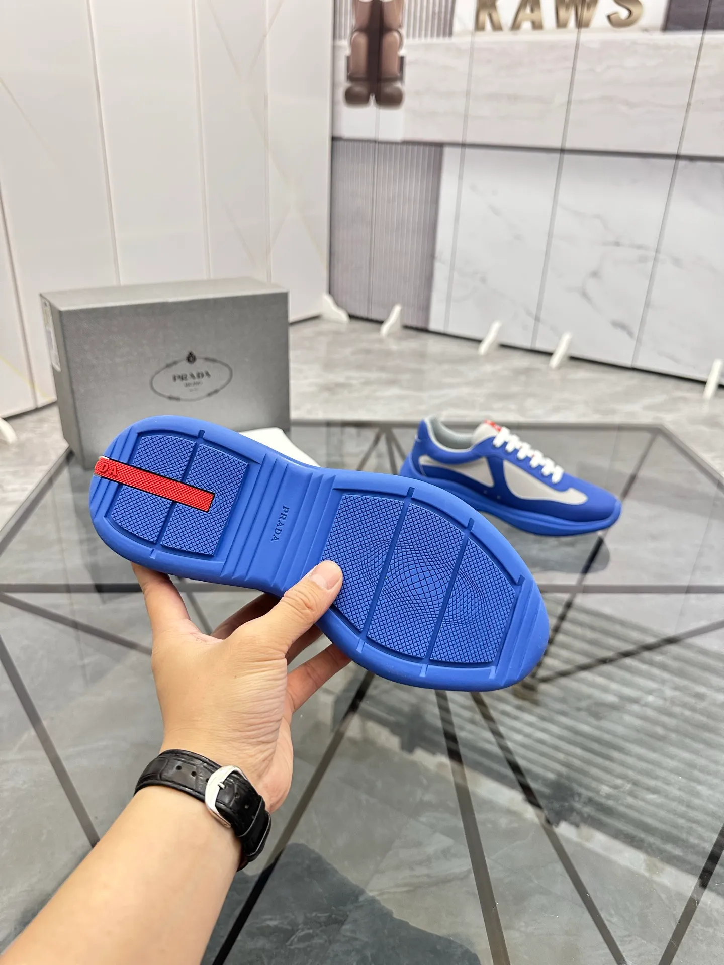 Men's shoes: 💰P360¥ Product trademark: Prada *"Prada*" low-top casual shoes Regular size: 35-47 (can be customized to 48) couple style Product materials: imported silk leather upper, breathable lining, original outsole. Number: 943